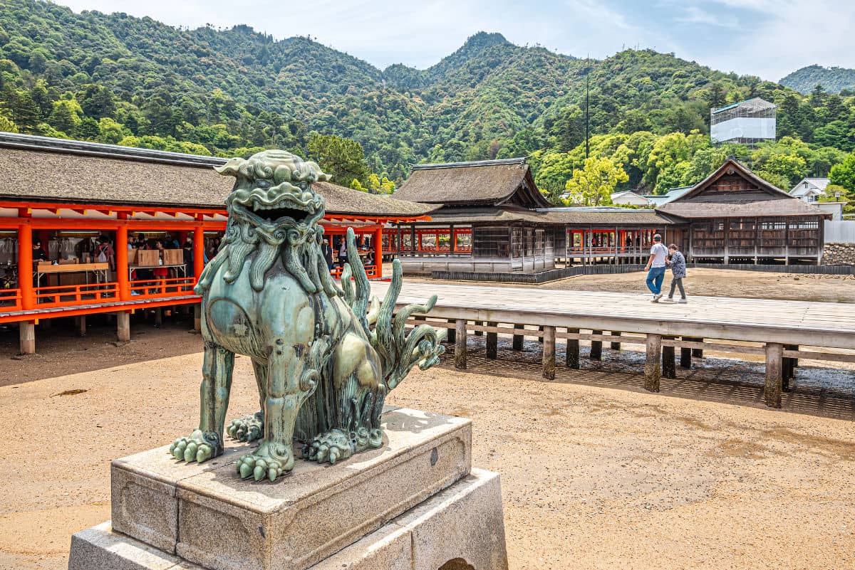 El célebre Santuario de Itsukushima en la isla de Miyajima