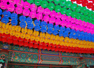 Farolillos en el templo Jogyesa de Seúl