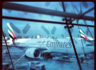 Avión de Emirates en el Aeropuerto de Dubai