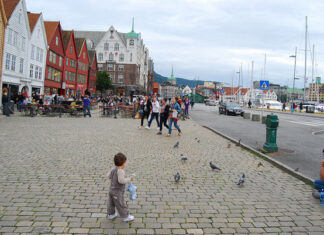 El pintoresco barrio de Bryggen en Bergen Teo en el barrio de Bryggen en Bergen