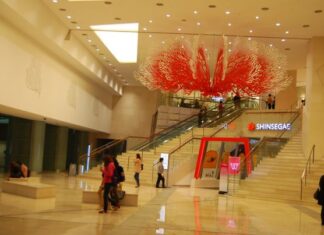 Entrada a los grandes almacenes Shinsegae de Busan