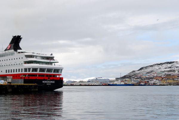 Hurtigruten atracado en Honningsvåg