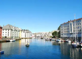 Ålesund, el encanto del Art Nouveau en los fiordos noruegos Canales de Alesund en Noruega