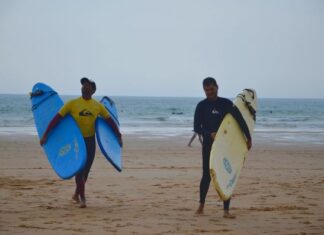 Aprendiendo a dominar las olas en Somo, la primera reserva de surf de España Surf en Somo, Cantabria