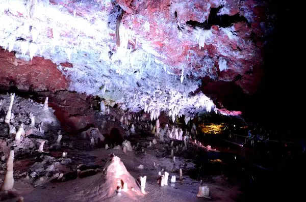 Jugando a ser cavernícolas en las cuevas de El Soplao y El Pendo en Cantabria La Cueva del Soplao en Cantabria