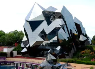 Fotos de Futuroscope en Francia, edificio futurista
