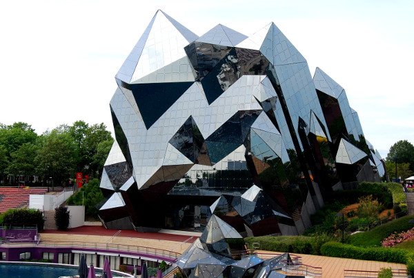 Fotos de Futuroscope en Francia, edificio futurista