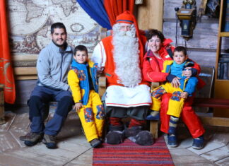 El día que conocimos a Papá Noel en la Laponia Finlandesa Fotos de Laponia Finlandesa, Pau, Teo, Oriol y Vero con Papa Noel en la Santa Claus Village