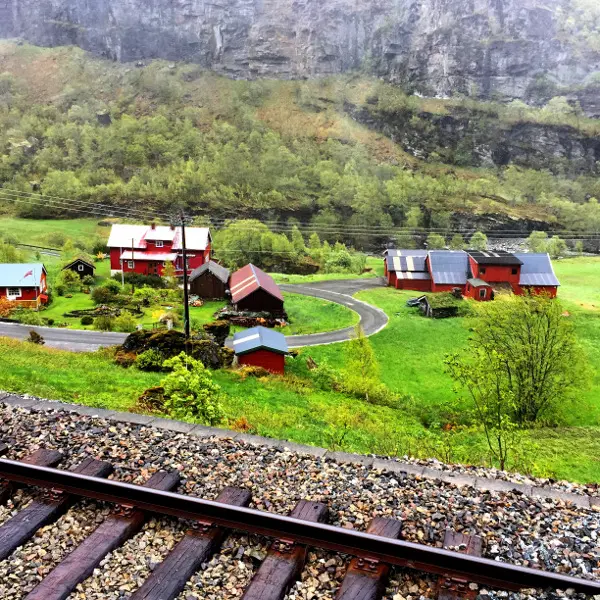 Tren de Flåm, una hora por el corazón de los fiordos noruegos Fotos de los Fiordos Noruegos, paisajes tren de Flam