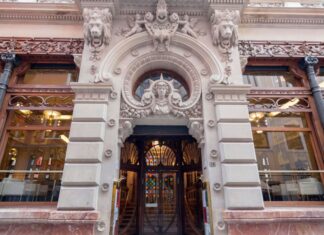 Así es la visita al Real Casino de Murcia