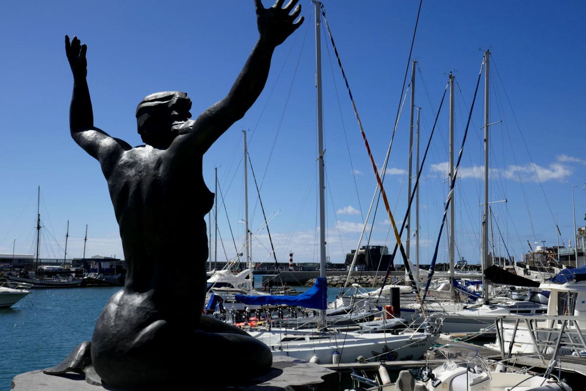 Estatua en el puerto de Funchal