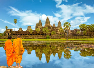 Fotos de Angkor Wat en Camboya, monjes mirando