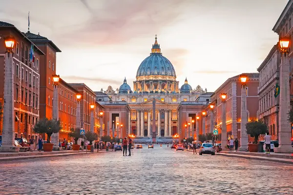 Subir a la cúpula de la Basílica de San Pedro en el Vaticano Fotos de Roma, Basilica de San Pedro en el Vaticano al atardecer