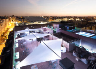Novotel Madrid Center, un alojamiento ideal para familias en la capital de España Fotos de Novotel Madrid Center, Terraza de noche