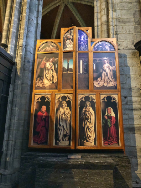 Fotos de Gante en Bélgica, replica Adoración del Cordero Místico cerrado
