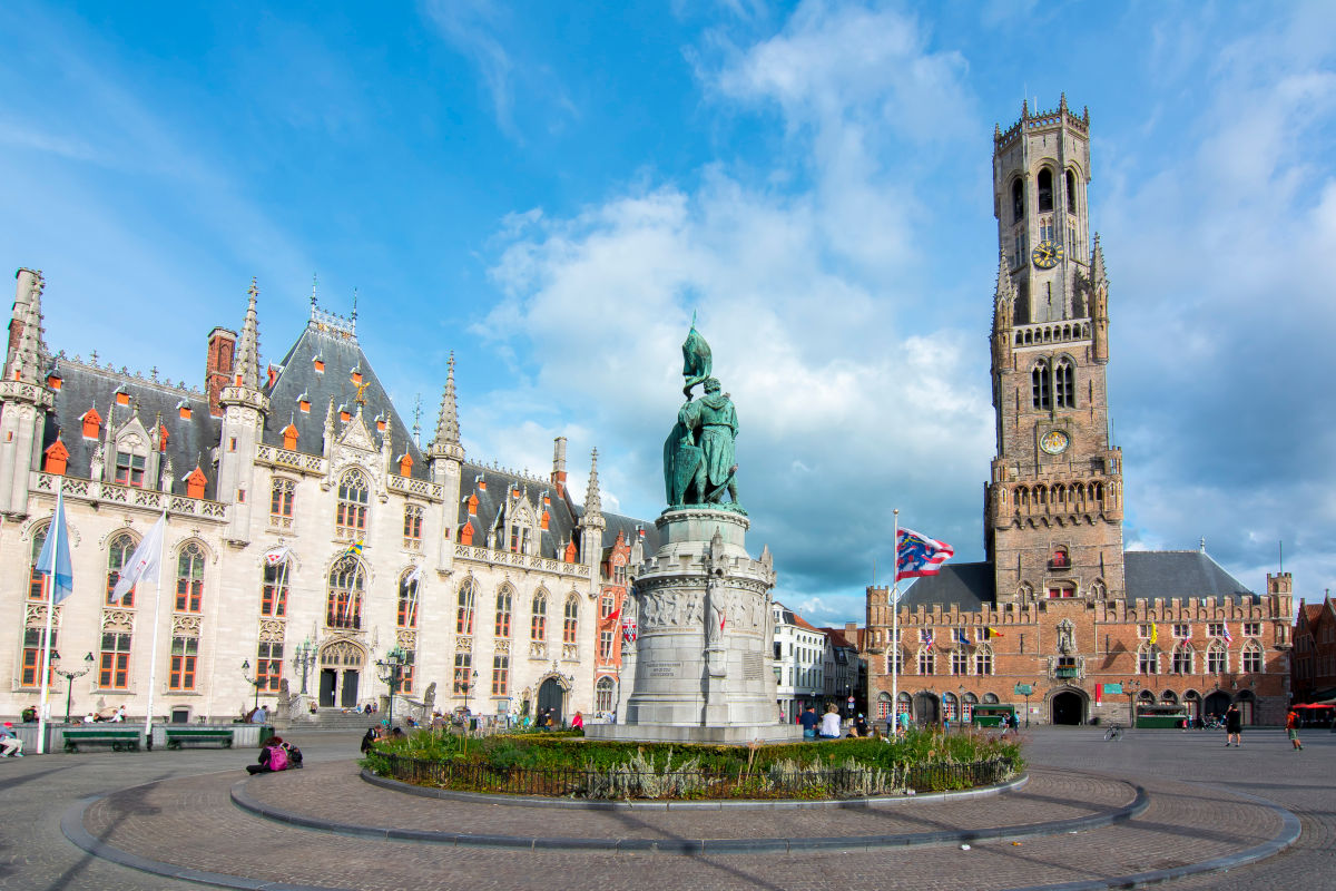 Grote markt y Belfort en Brujas