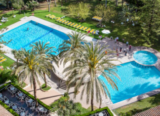 7 actividades para hacer en Benicasim con niños y vivir un verano inolvidable Fotos de Benicasim, piscina hotel Intur Orange