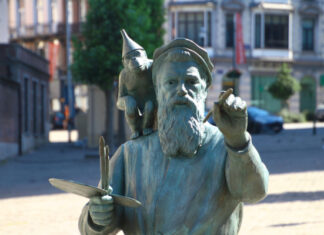 Un paseo por la Bruselas de Pieter Bruegel el Viejo Fotos de Bruselas, estatua de Bruegel en La Chepelle