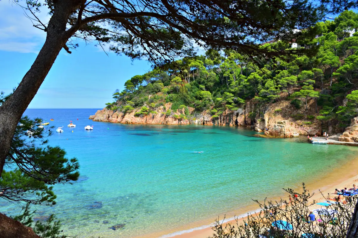 Com planificar els teus viatges des de Catalunya: rutes, recomanacions i la clau per viatjar tranquil Playa de Aiguablava en Begur