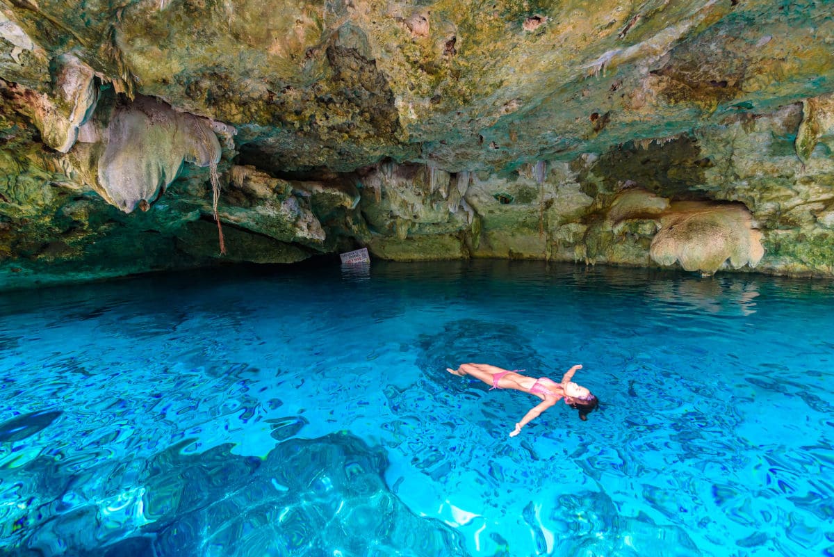 Cenote Dos Ojos en Mexico