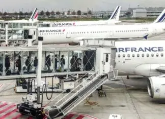 Traslados Aeropuerto París Baratos: Cómo Elegir la Mejor Opción para Tu Viaje Aviones de Air France en el aeropuerto Charles de Gaulle de Paris