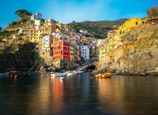 Europa encantada, descubriendo las maravillas del Viejo Continente en tren Riomaggiore en Cinque Terre, Italia