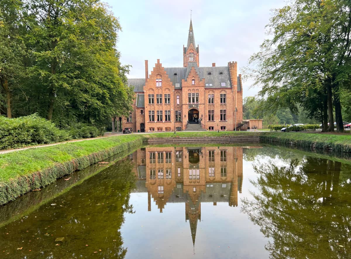Castillo de Ryckevelde cerca de Brujas