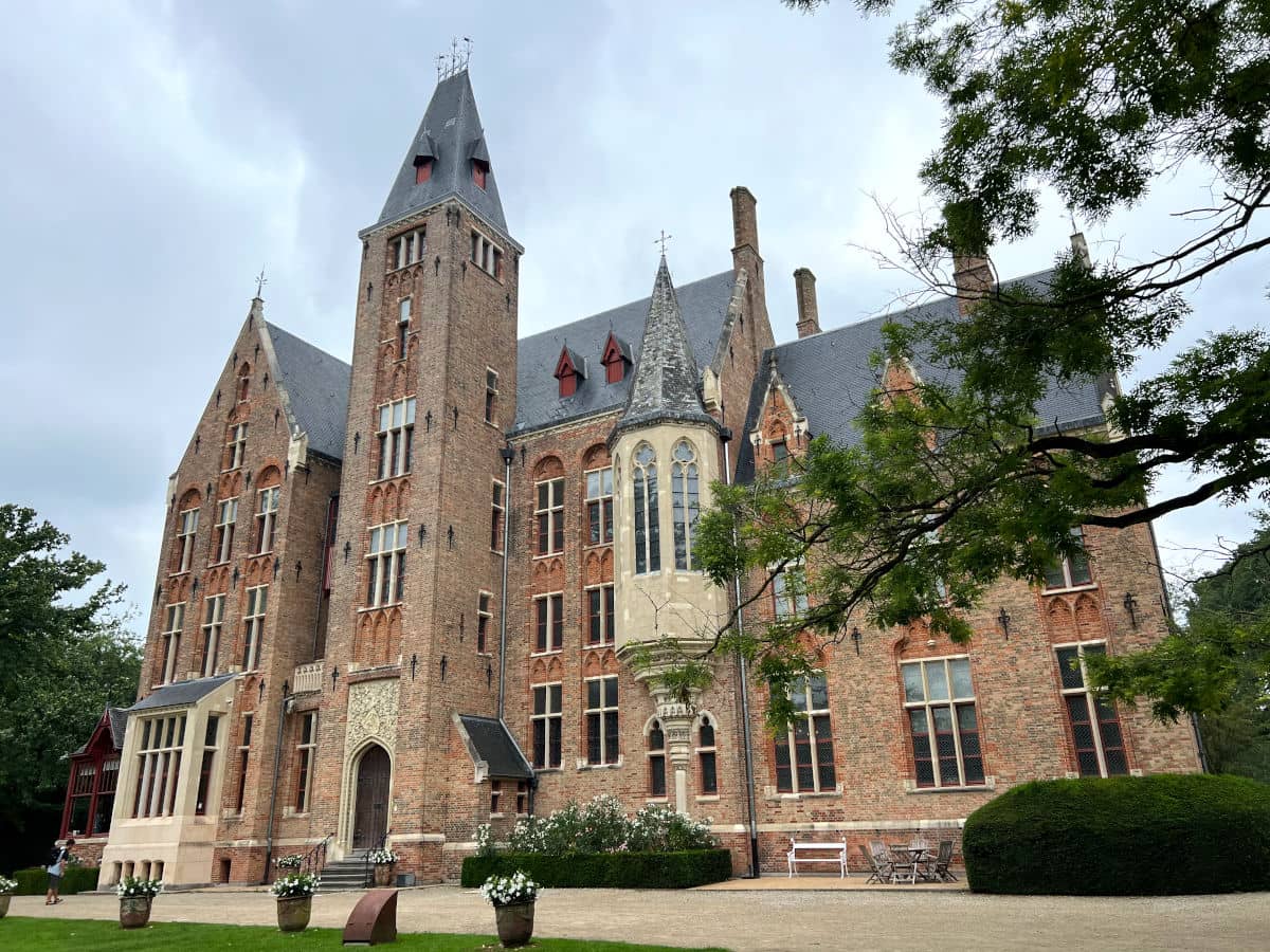 El Castillo de Loppem cerca de Brujas