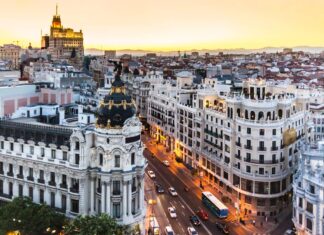 Cinco cosas que no debes perderte en Madrid Panorámica de la Gran Vía de Madrid