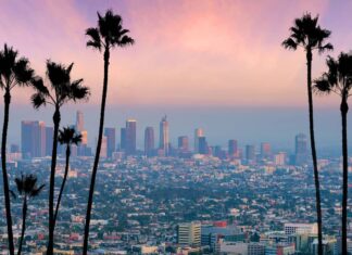 ¿Alquilar coche online o en persona en Estados Unidos? La decisión inteligente Puesta de sol en Los Angeles, Estados Unidos