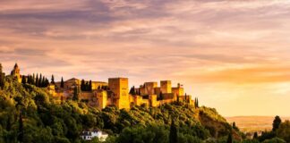 El flamenco en Granada: un imprescindible al planificar tu viaje Atardecer en la Alhambra de Granada