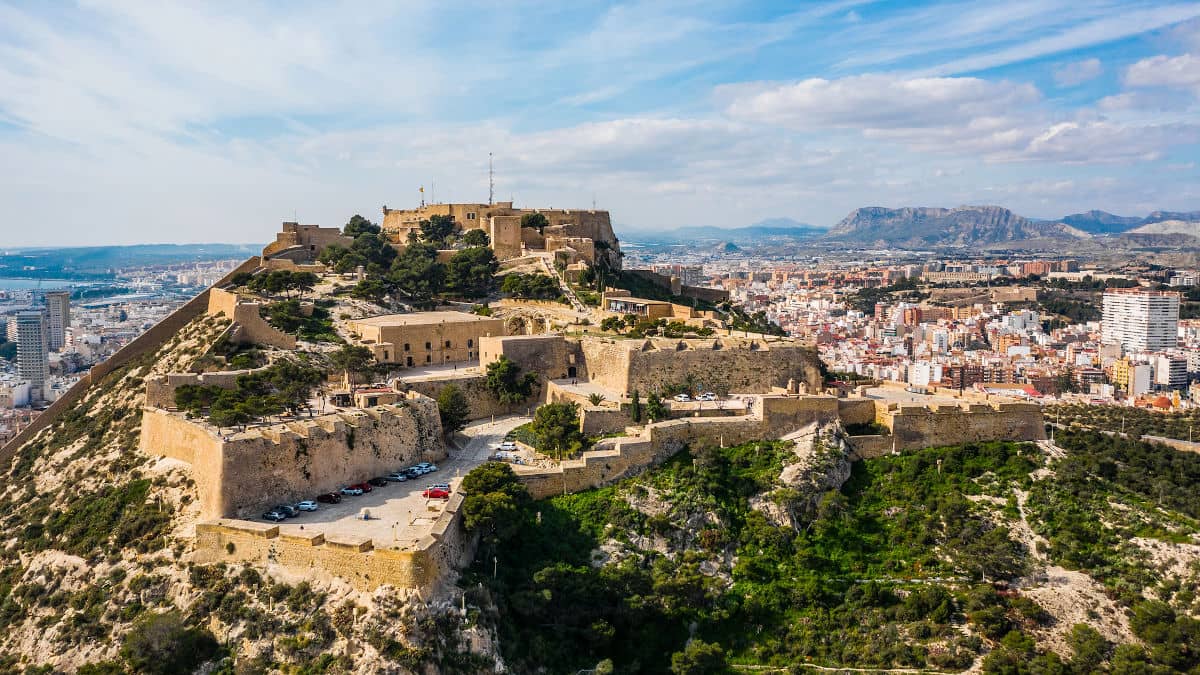 El Castillo de Santa Bárbara es el icono de Alicante
