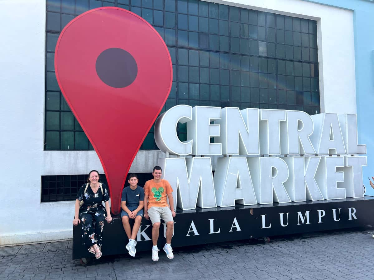 A las puertas del Central Market de Kuala Lumpur