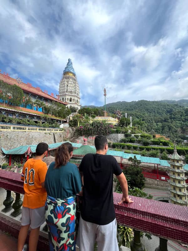 Admirando el el Templo Kek Lok Si en Penang