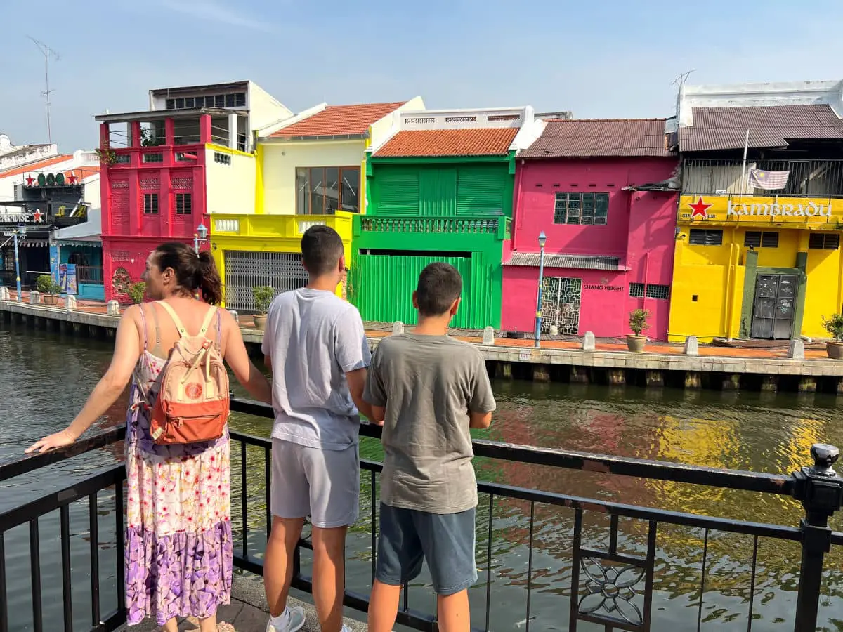 En las coloridas calles de Malaca en Malasia