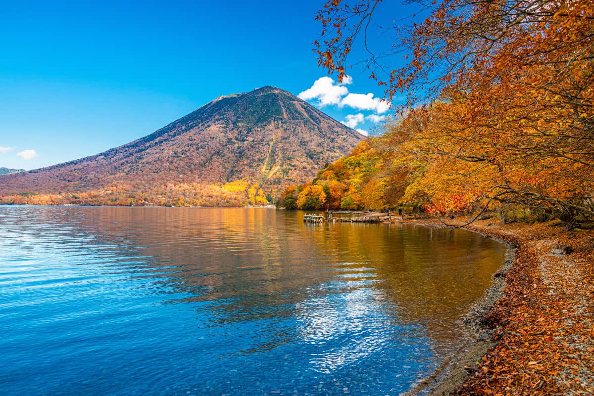 El Monte Nantai y el lago Chuzenji de Nikko en otoño