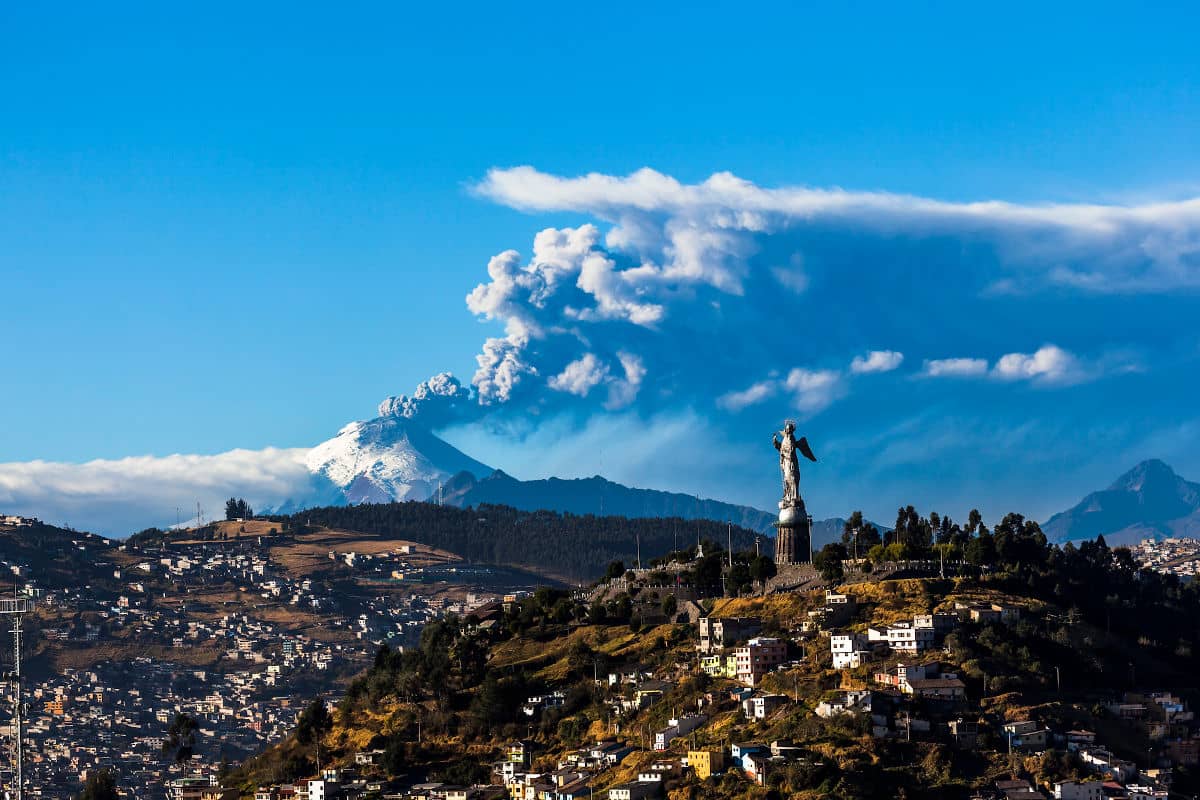 Erupción del volcán Cotopaxi desde Quito