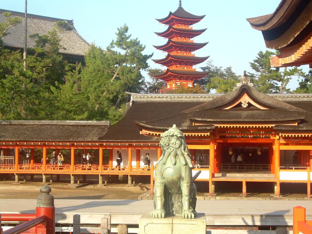 Gojunoto, la pagoda de cinco pisos tras el santuario principal de Miyajima