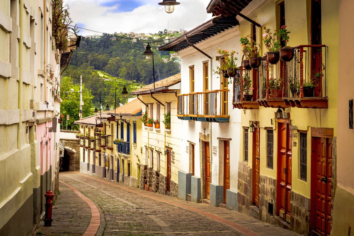La Calle de La Ronda en Quito y su famosa curva