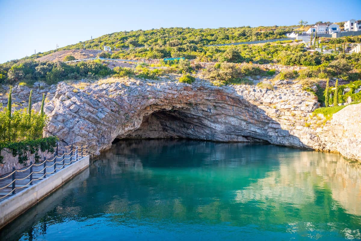 La Cueva Azul de Luštica en Montenegro