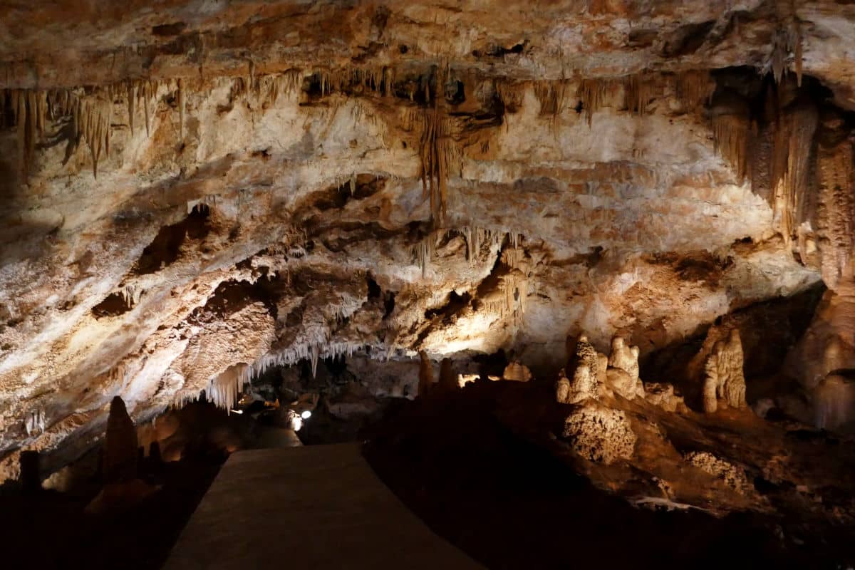 La famosa Cueva de Lipa en Montenegro