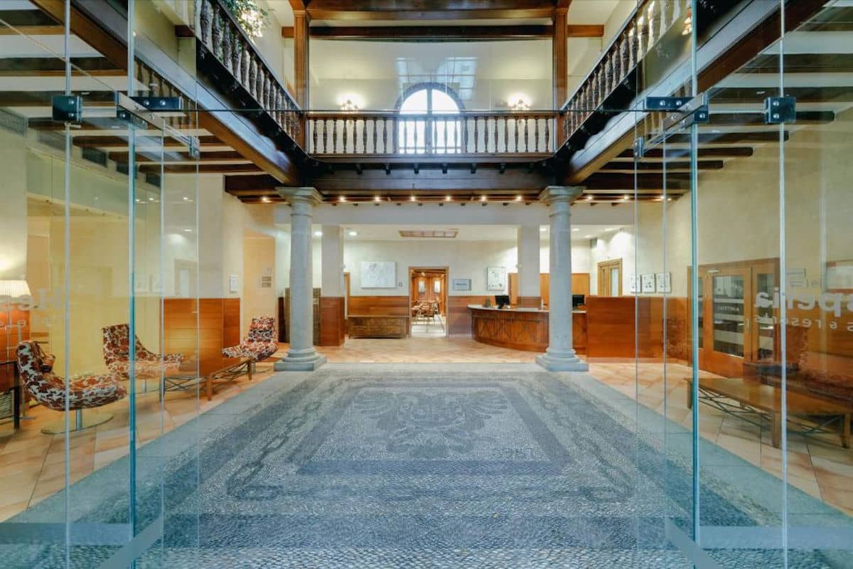 La preciosa recepción del Sercotel Toledo Renacimiento