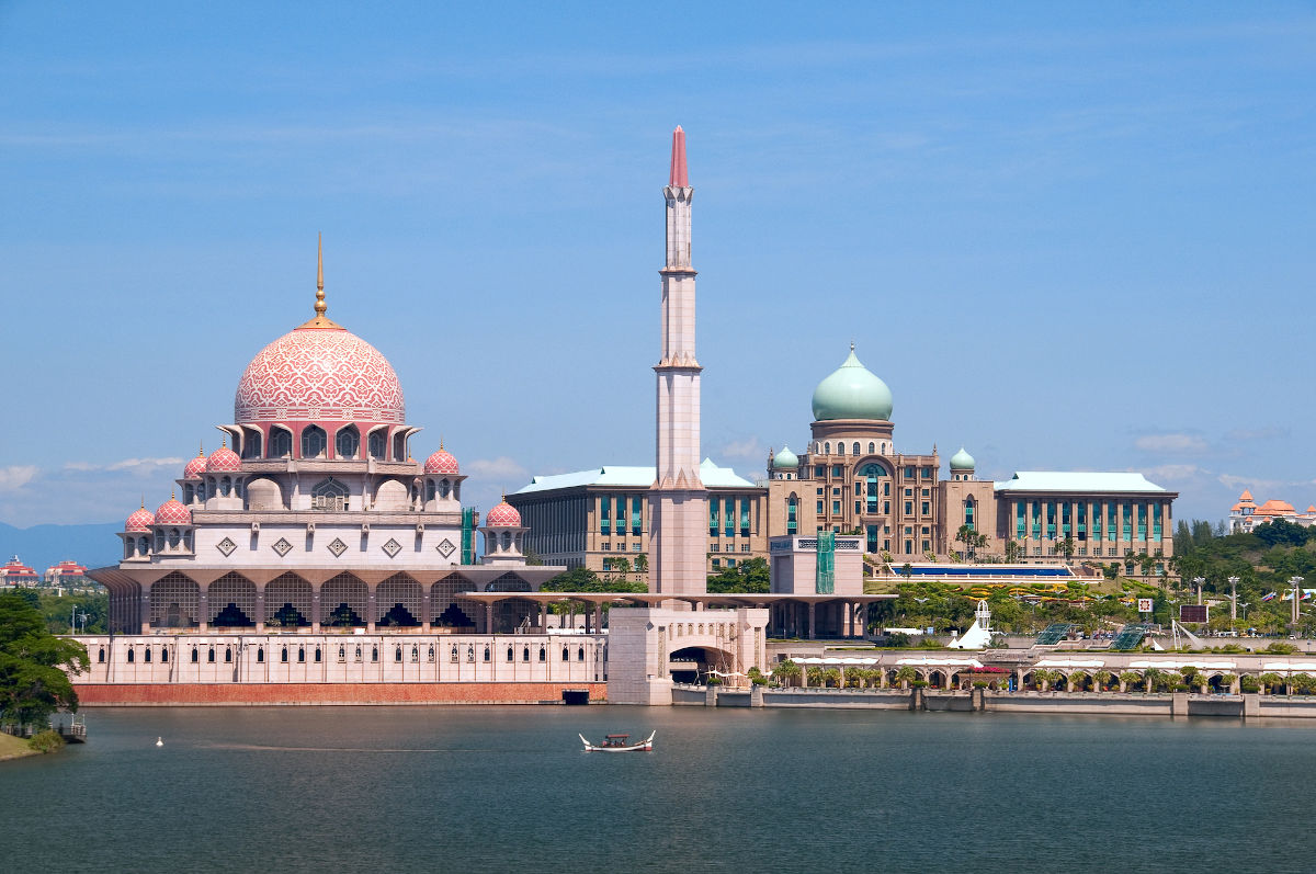 Las mezquitas de Putrajaya son preciosas.