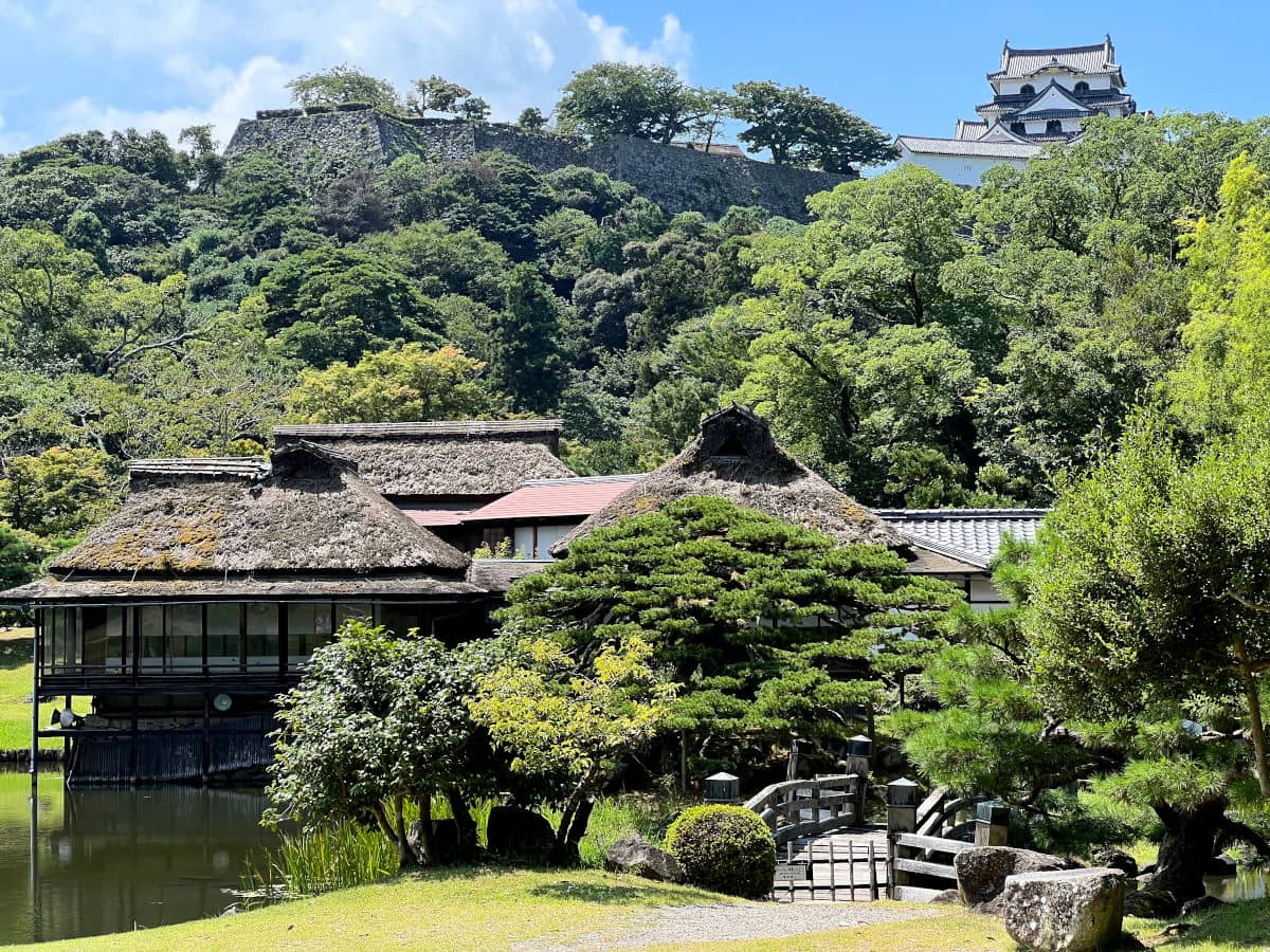Los Jardines Genkyuen junto al Castillo de Hikone