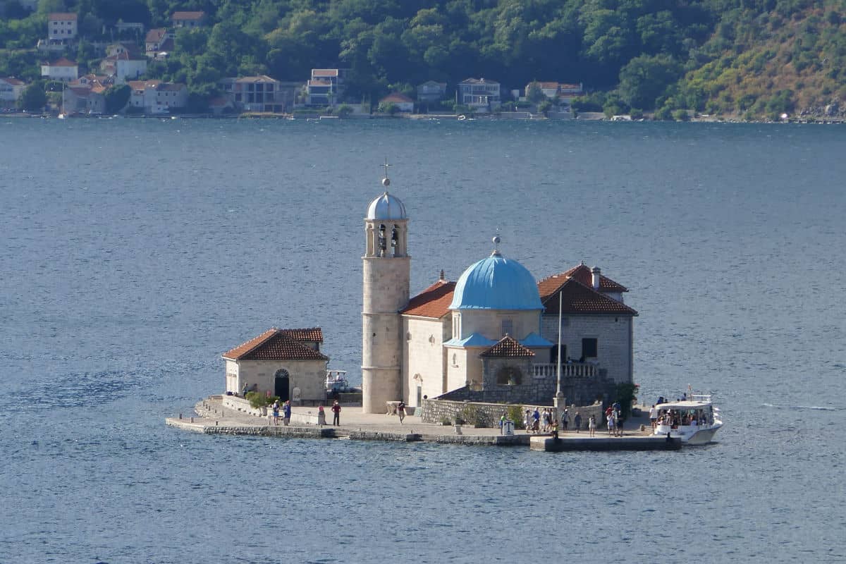 Nuestra Señora de las Rocas cerca de Perast