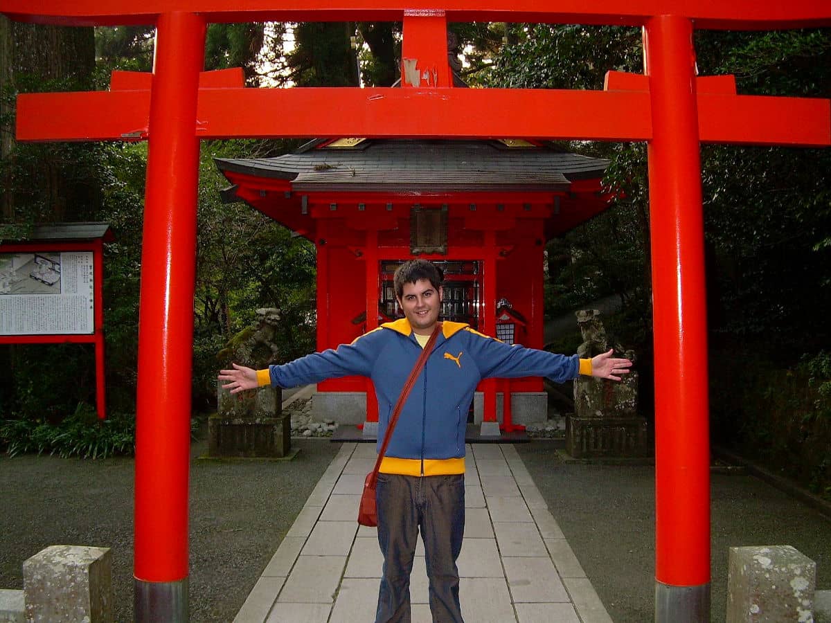 Un jovencísimo Pau en el Santuario de Hakone