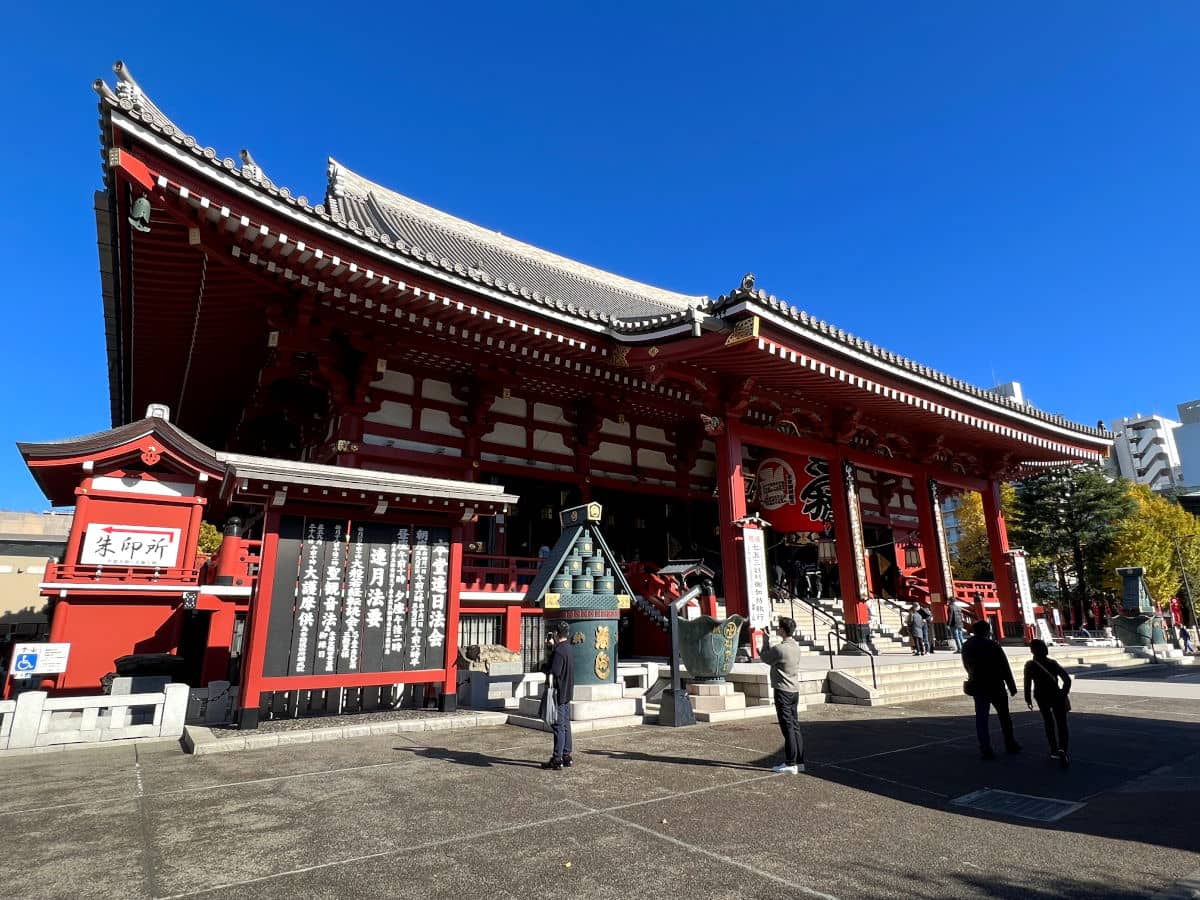 El Salón Principal o Hondo del Templo Senso-ji de Tokio