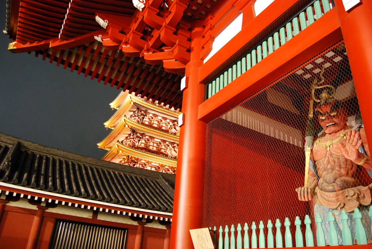 El Templo Senso-ji de noche también es precioso