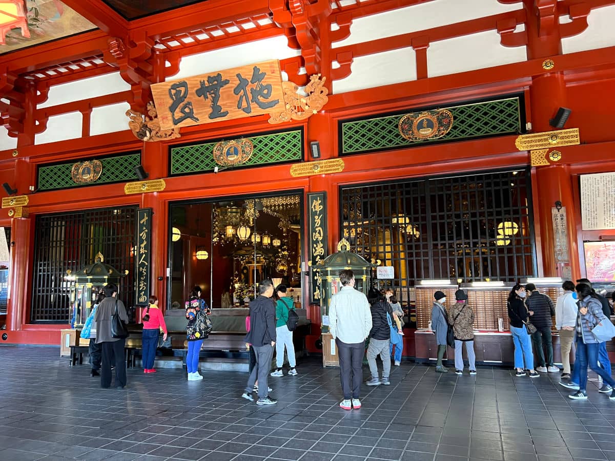 Hondo, el salón principal del Senso-ji en Tokio