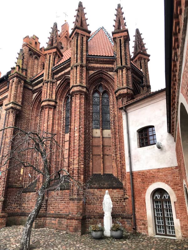 La preciosa iglesia de Santa Ana de Vilna